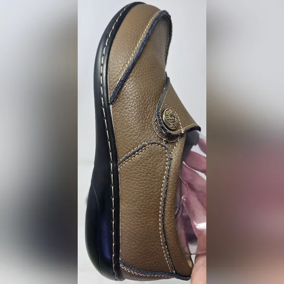 Terrikat Women's Classic Leather Loafers Slip-On Comfort Walking Sz 7.5 Khaki - Picture 5 of 13